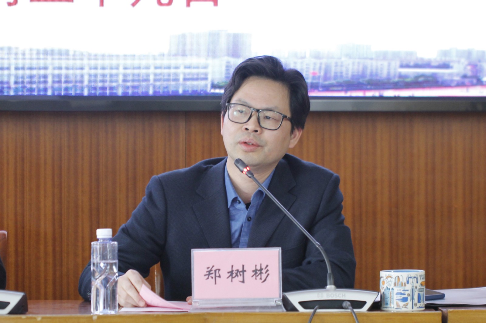 郑院长讲话.jpg 郑院长讲话.jpg